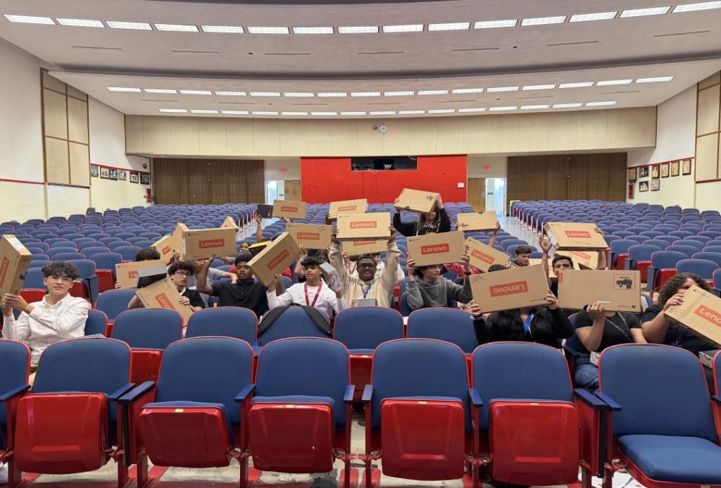 Celebrating Community, Education, and Heritage: Coca-Cola Beverages Florida and Hispanic Unity of Florida Empower Students During Hispanic Heritage Month